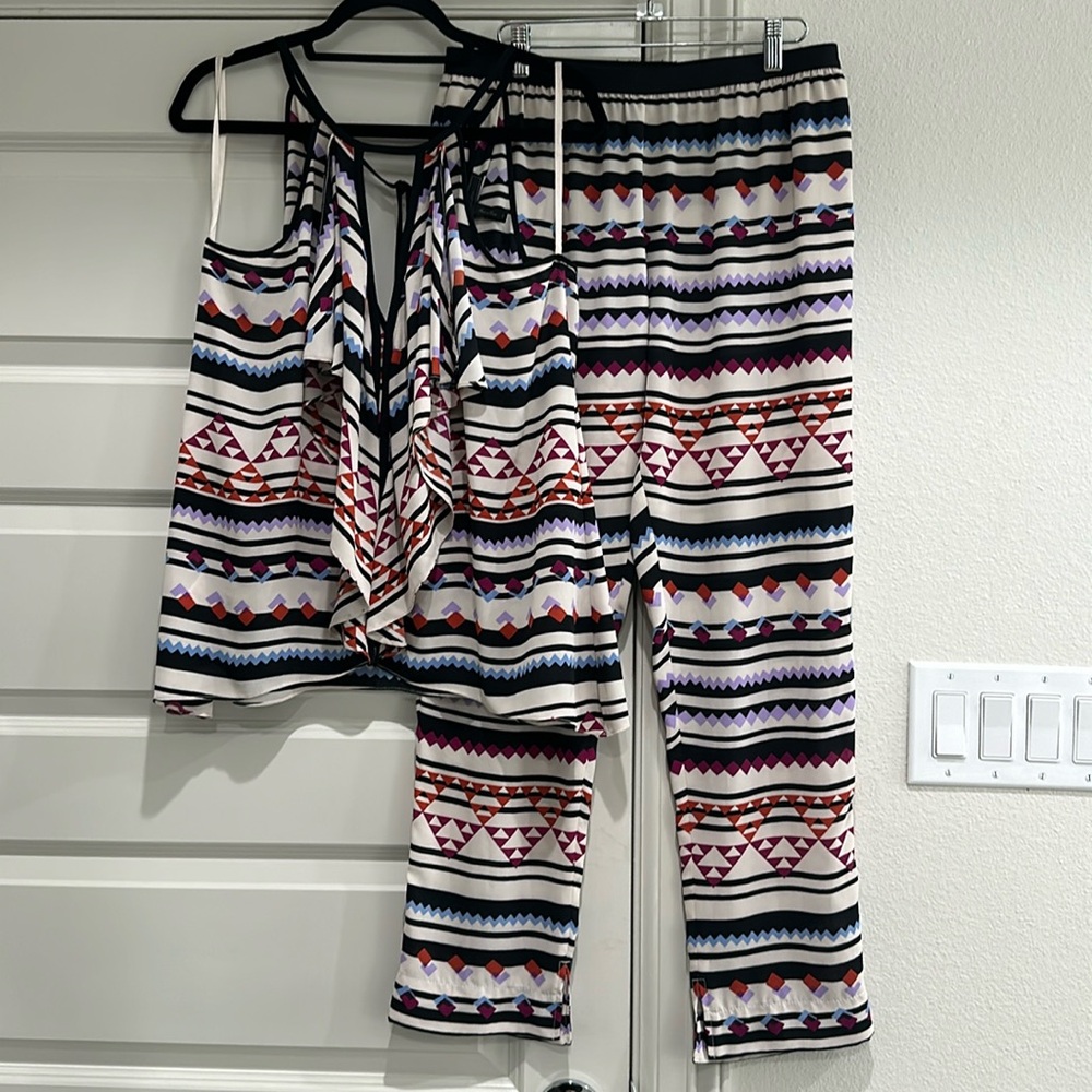 BCBG MaxAzria Print Top & Pant Set Both Size M EUC